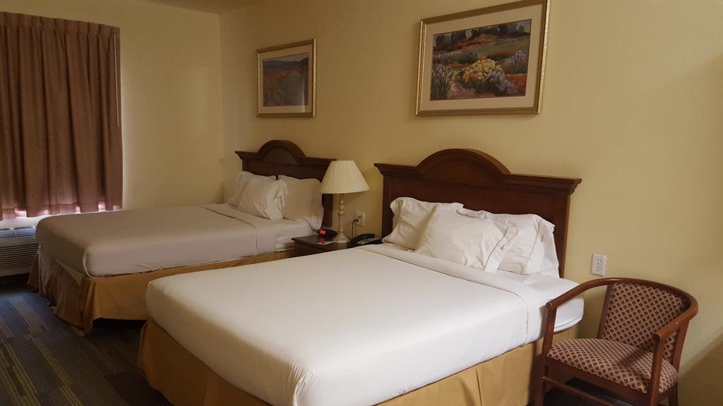 Reddy Hotel Plainview Eksteriør billede